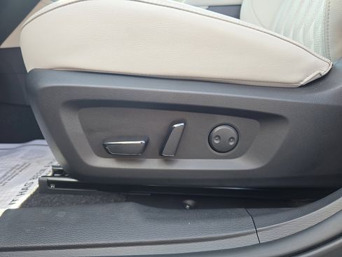 New 2025 Mitsubishi Outlander AWD image 13