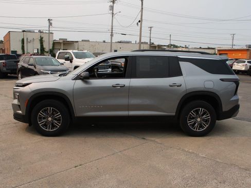 Used 2026 Chevrolet Traverse LT AWD/4WD image 5