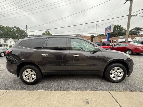 Used 2015 Chevrolet Traverse LS FWD image 4