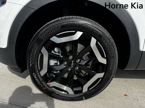 New 2025 Kia Telluride S image 8