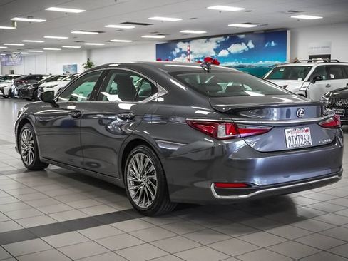 Certified 2025 Lexus ES 300h w/ Luxury Package FWD image 8