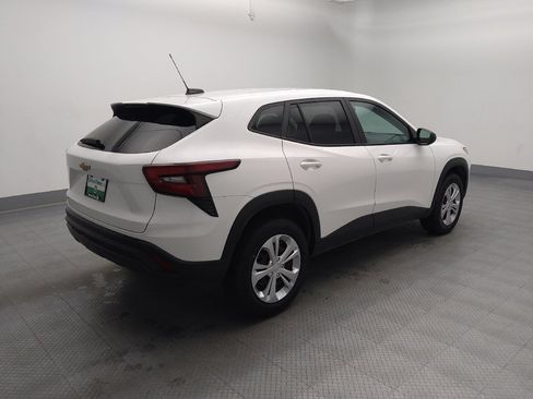 Used 2025 Chevrolet Trax LS FWD image 10