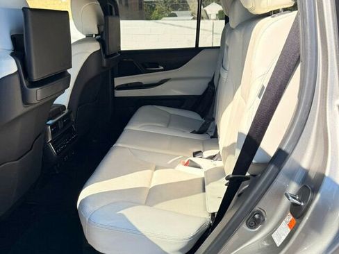 Used 2023 Lexus LX 600 4WD w/ Luxury Package image 13