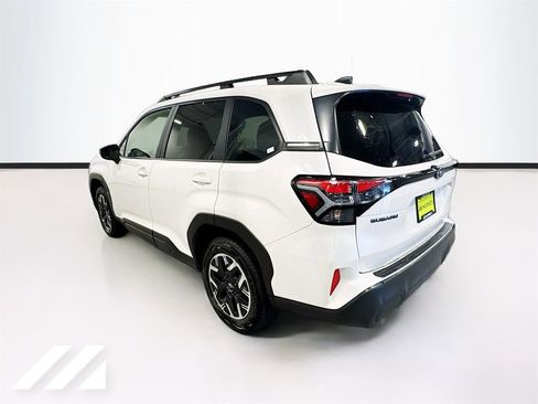 Used 2025 Subaru Forester Premium AWD/4WD image 7