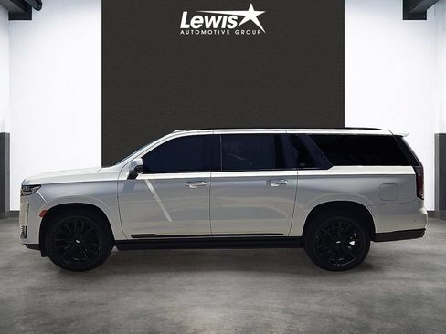 Used 2022 Cadillac Escalade ESV Premium Luxury w/ Performance Package AWD/4WD image 2