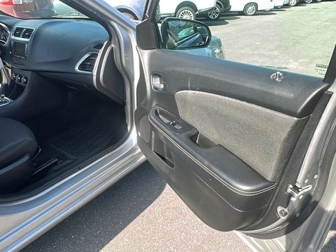 Used 2013 Dodge Avenger SXT FWD image 34