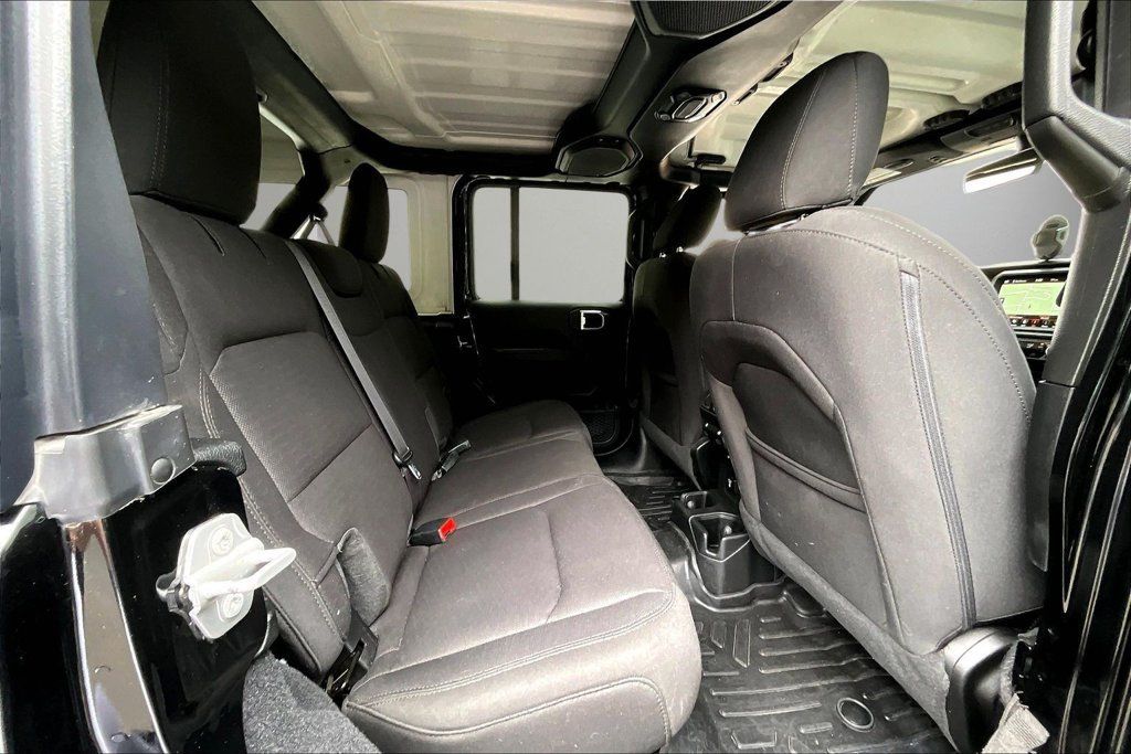 Used 2023 Jeep Wrangler Unlimited Sahara AWD/4WD image 26
