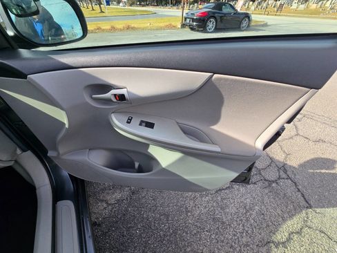 Used 2013 Toyota Corolla LE Special Edition image 28