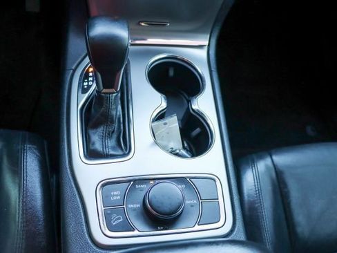 Used 2018 Jeep Grand Cherokee Limited image 42