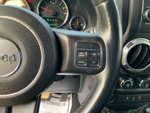 Used 2015 Jeep Wrangler Unlimited Sahara w/ Connectivity Group AWD/4WD image 19