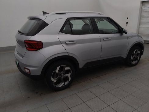 Used 2021 Hyundai Venue SEL FWD image 10