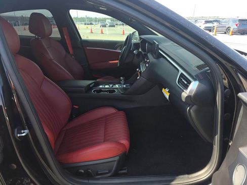Used 2025 Genesis G70 2.5T w/ Sport Prestige Package image 13