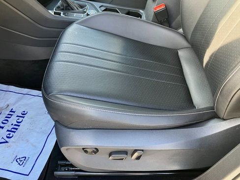 Used 2022 Volkswagen Tiguan SE image 15