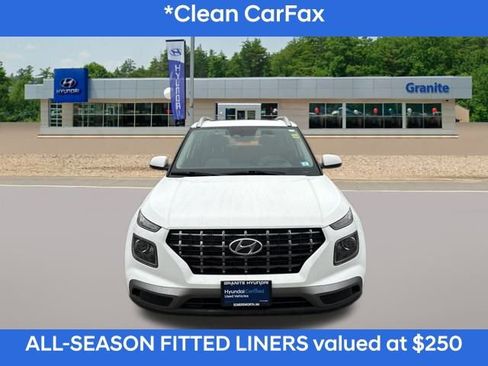 Certified 2025 Hyundai Venue SEL image 3