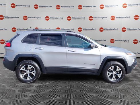 Used 2018 Jeep Cherokee Trailhawk w/ Comfort/Convenience Group AWD/4WD image 6