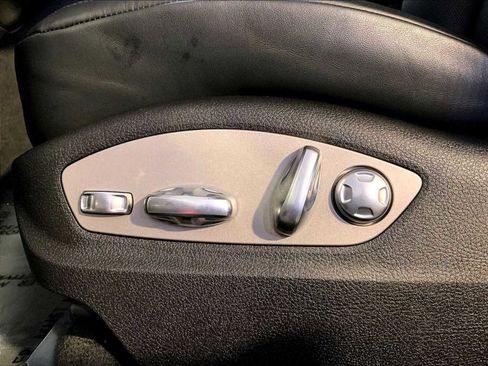 Certified 2025 Porsche Macan image 39