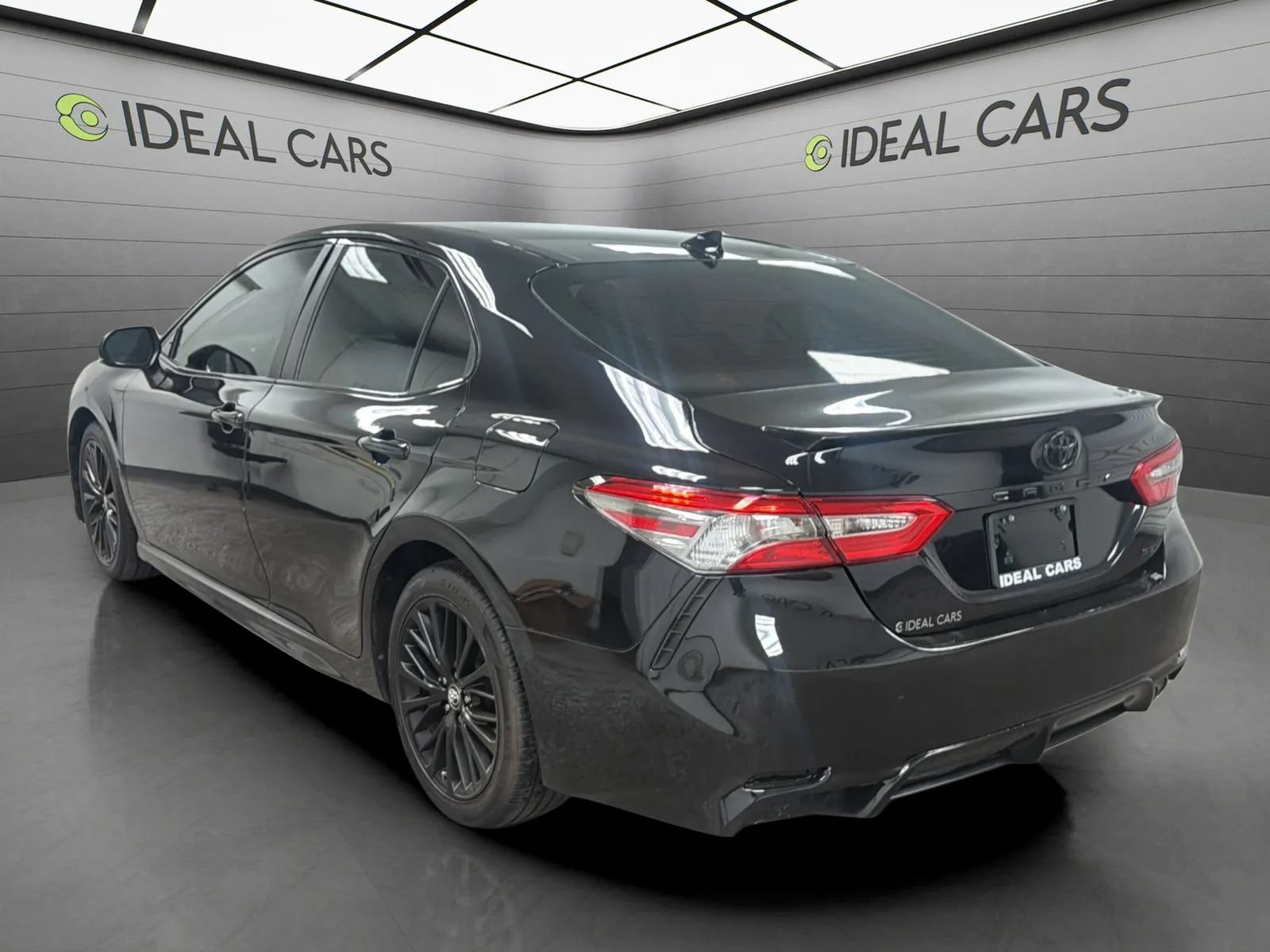 Used 2019 Toyota Camry SE FWD image 7