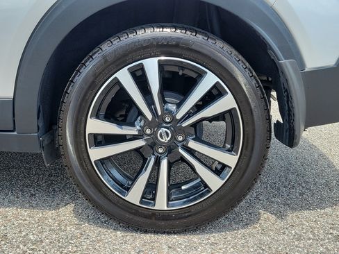 Used 2019 Nissan Kicks SR w/ SR Premium Package FWD image 10