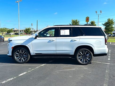 Used 2021 Cadillac Escalade Sport RWD image 5