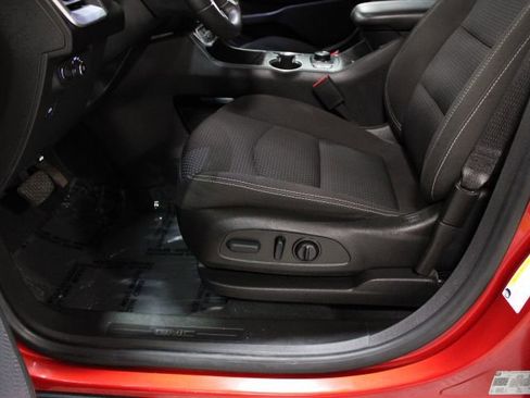 Used 2022 GMC Terrain SLE w/ Driver Convenience Package image 21