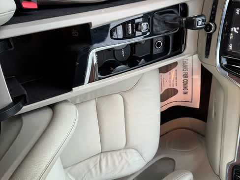 Used 2021 Volvo S60 T5 Momentum image 24