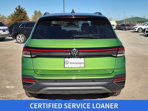 Certified 2025 Volkswagen Taos SE image 3