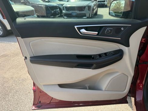 Used 2019 Ford Edge Titanium w/ Equipment Group 301A FWD image 7
