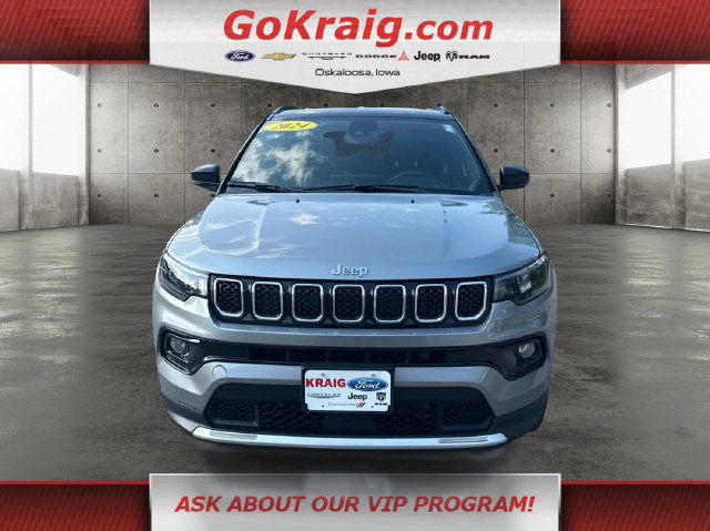 Used 2024 Jeep Compass Limited AWD/4WD image 2