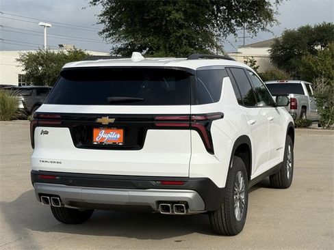 New 2026 Chevrolet Traverse LT w/ Driver Confidence Package image 4