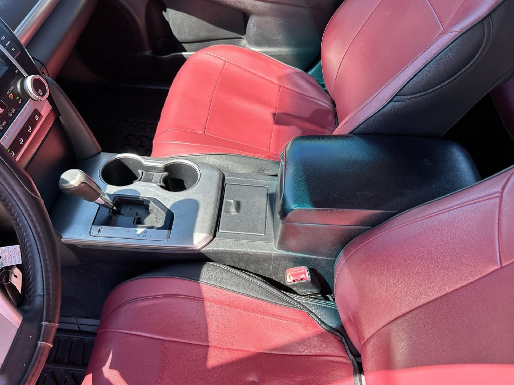 Used 2014 Toyota Camry SE FWD image 25