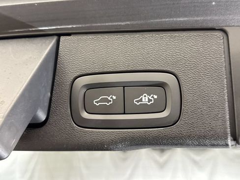 Used 2024 Volvo XC60 B5 Plus AWD/4WD image 25