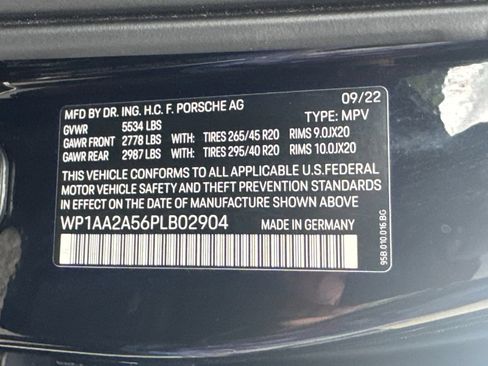 Used 2023 Porsche Macan AWD/4WD image 32
