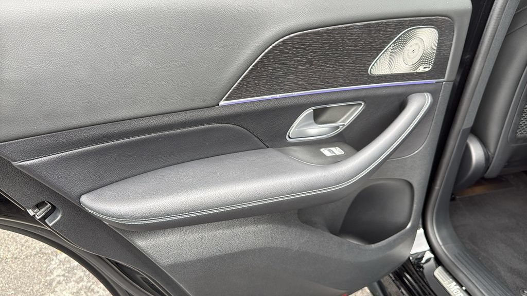 Used 2023 Mercedes-Benz GLE 450 4MATIC w/ AMG Line Exterior image 26