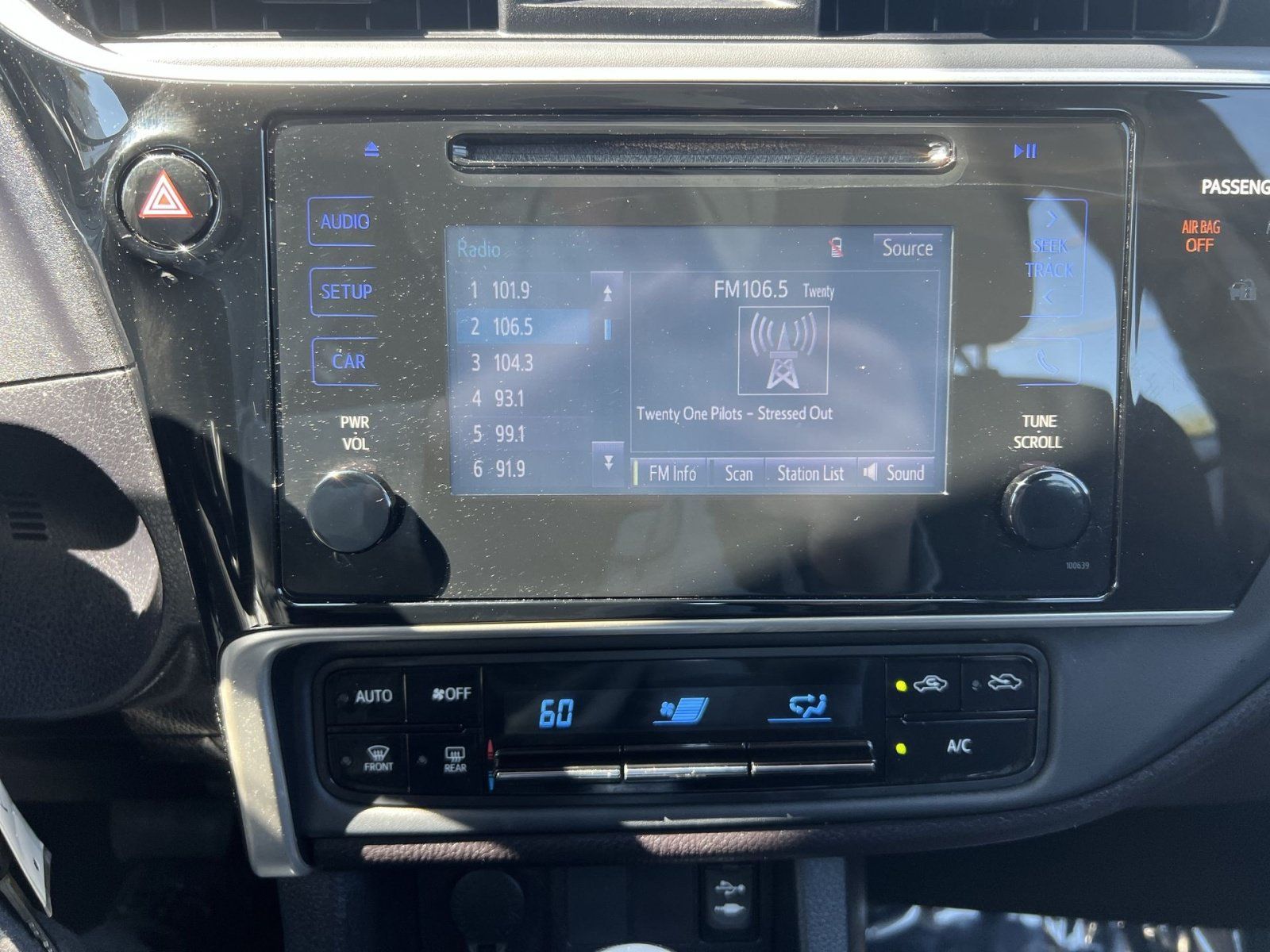 Used 2017 Toyota Corolla LE FWD image 17