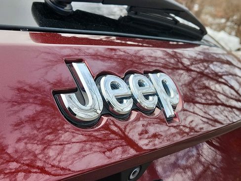 Used 2019 Jeep Grand Cherokee Limited image 30