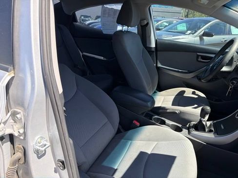 Used 2015 Hyundai Elantra SE FWD image 9