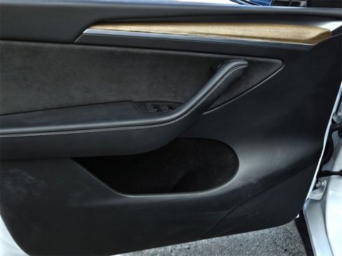 Used 2023 Tesla Model Y Long Range image 10