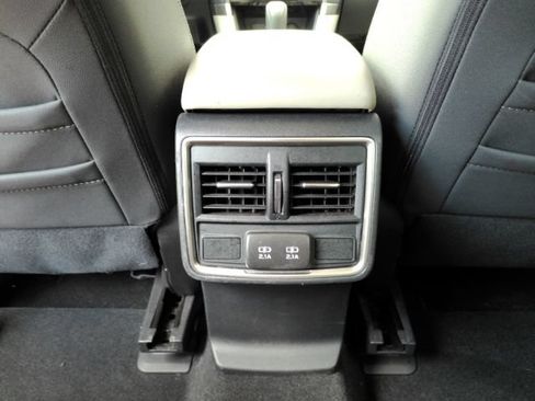 Used 2023 Subaru Forester Premium AWD/4WD image 25
