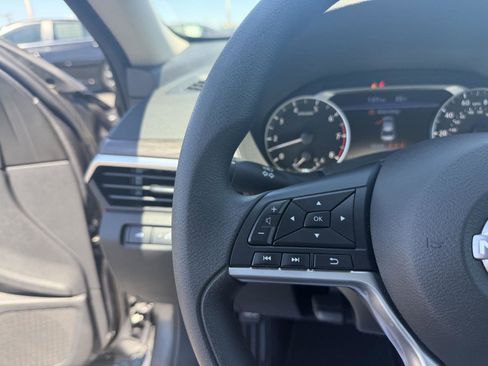 Used 2025 Nissan Altima 2.5 SV FWD image 21