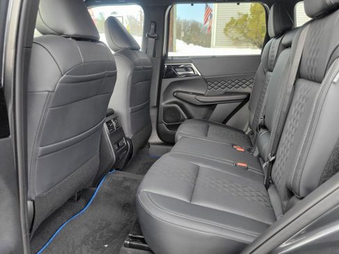 New 2025 Mitsubishi Outlander SEL Black Edition image 14