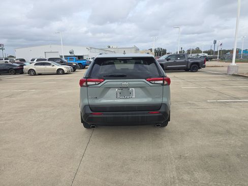 Used 2022 Toyota RAV4 XLE Premium image 10