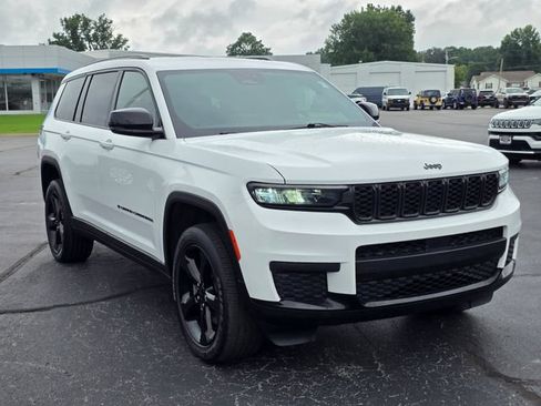 Used 2023 Jeep Grand Cherokee L Laredo RWD image 19