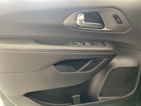 New 2026 Chrysler Pacifica Select image 14