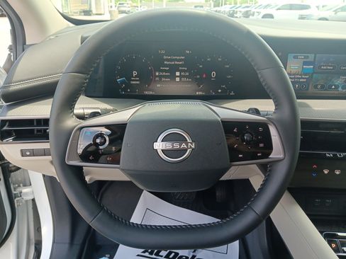 Used 2025 Nissan Murano SV FWD image 15