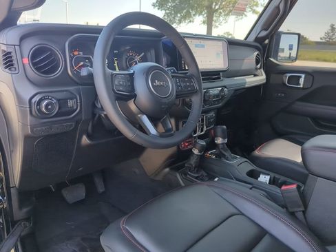 Used 2025 Jeep Wrangler Unlimited Rubicon image 10