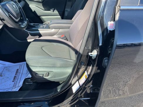 Used 2024 Toyota Highlander LE image 20