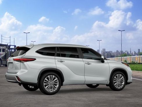 New 2026 Toyota Highlander Platinum image 13