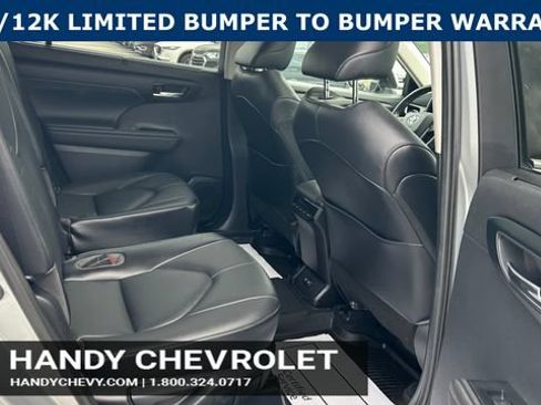 Used 2021 Toyota Highlander XLE AWD/4WD image 45