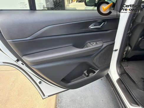 Used 2026 Jeep Grand Cherokee L Laredo RWD image 42