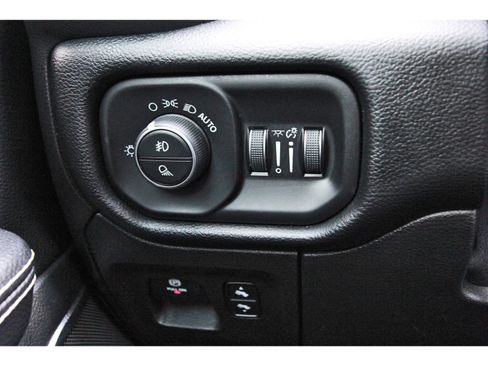 Used 2019 RAM 1500 Laramie image 19